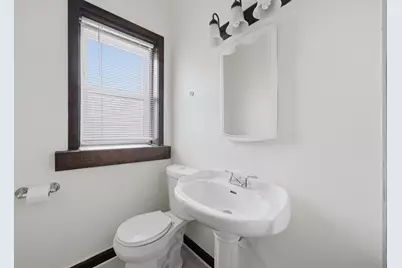 7634 S Phillips Avenue, Chicago, IL 60649 - Photo 5