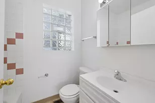 6521 S St Lawrence Ave, Chicago, IL 60637 - Photo 11