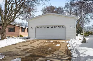 371 Elder Ln, Belvidere, IL 61008 - Photo 3