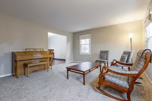240 Osage Terrace, Buffalo Grove, IL 60089 - Photo 3