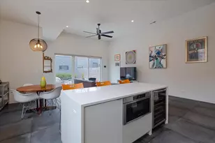 559 E 50th St, Chicago, IL 60615 - Photo 19