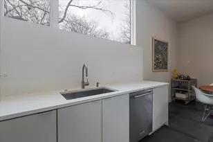559 E 50th St, Chicago, IL 60615 - Photo 17