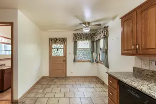 109 W Berkshire Ln, Mount Prospect, IL 60056 - Photo 13