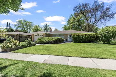 109 W Berkshire Lane, Mount Prospect, IL 60056 - Photo 1