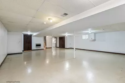 109 W Berkshire Lane, Mount Prospect, IL 60056 - Photo 15