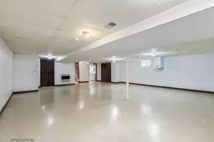 109 W Berkshire Ln, Mount Prospect, IL 60056 - Photo 15