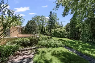 109 W Berkshire Ln, Mount Prospect, IL 60056 - Photo 21