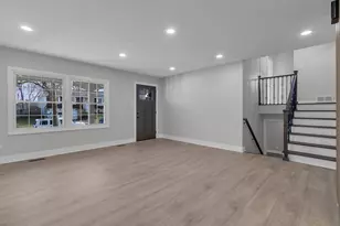 272 E Wrightwood Ave, Glendale Heights, IL 60139 - Photo 11