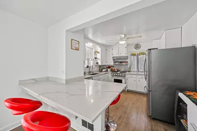 300 S Cumberland Parkway, Des Plaines, IL 60016 - Photo 7