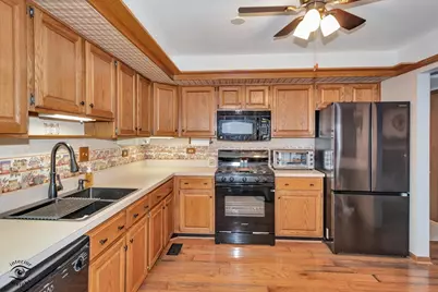 211 Manor Drive, New Lenox, IL 60451 - Photo 9