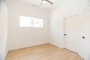 2042 W Irving Park Rd, Chicago, IL 60618 - Photo 9