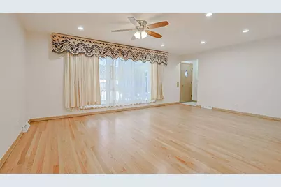 475 Courtesy Lane, Des Plaines, IL 60018 - Photo 5