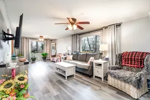 714 Elmwood Dr, Carpentersville, IL 60110 - Photo 3