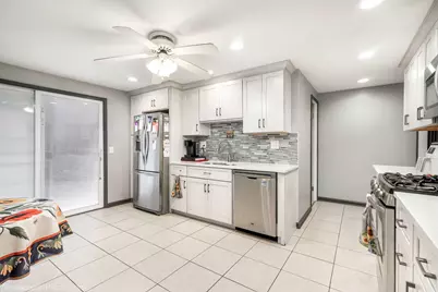 714 Elmwood Drive, Carpentersville, IL 60110 - Photo 7