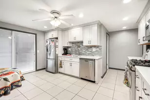 714 Elmwood Dr, Carpentersville, IL 60110 - Photo 7