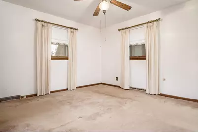 1110 Roxbury, Rockford, IL 61107 - Photo 11