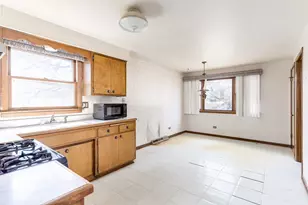 9430 S 81st Ave, Hickory Hills, IL 60457 - Photo 13