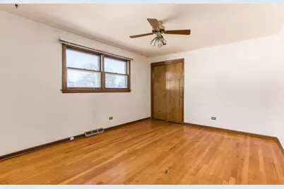 9430 S 81st Avenue, Hickory Hills, IL 60457 - Photo 7