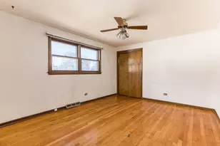 9430 S 81st Ave, Hickory Hills, IL 60457 - Photo 7