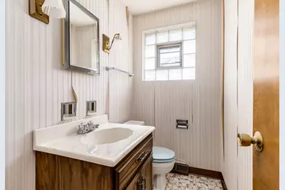 9430 S 81st Avenue, Hickory Hills, IL 60457 - Photo 11