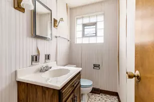 9430 S 81st Ave, Hickory Hills, IL 60457 - Photo 11