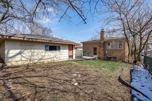 9430 S 81st Ave, Hickory Hills, IL 60457 - Photo 5