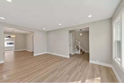 8047 S Kingston Avenue, Chicago, IL 60617 - Photo 3