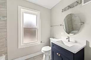 8047 S Kingston Ave, Chicago, IL 60617 - Photo 9