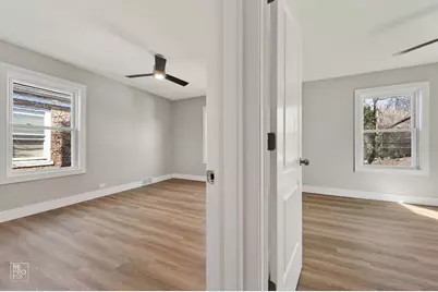 8047 S Kingston Avenue, Chicago, IL 60617 - Photo 7