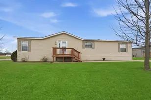 157 Sparrow Dr, Lynwood, IL 60411 - Photo 1