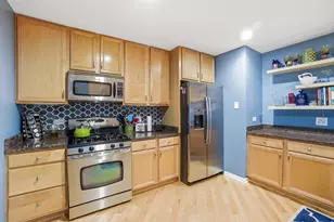 2307 W Wolfram St, Chicago, IL 60618 - Photo 17