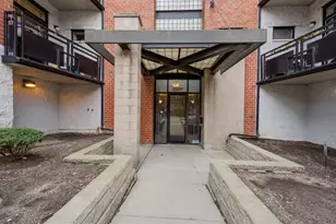 2307 W Wolfram St, Chicago, IL 60618 - Photo 9