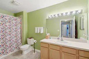 2307 W Wolfram St, Chicago, IL 60618 - Photo 25