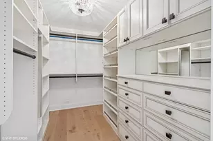 180 E Pearson St, Chicago, IL 60611 - Photo 19