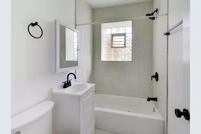 7425 N Campbell Avenue #3, Chicago, IL 60645 - Photo 11