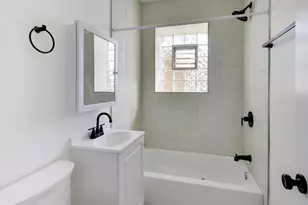 7425 N Campbell Ave, Chicago, IL 60645 - Photo 11