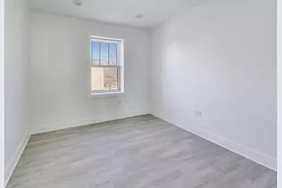 7425 N Campbell Avenue #3, Chicago, IL 60645 - Photo 9