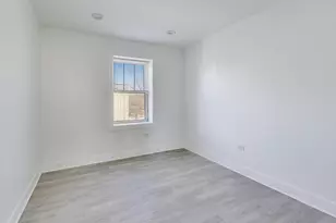 7425 N Campbell Ave, Chicago, IL 60645 - Photo 9