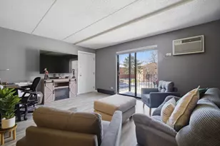 110 Klein Creek Ct, Carol Stream, IL 60188 - Photo 3