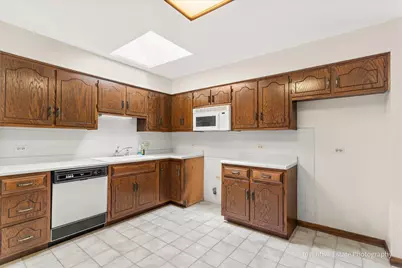 11008 84th Place, Willow Springs, IL 60480 - Photo 5