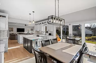 2005 N Woodland Ln, Arlington Heights, IL 60004 - Photo 9