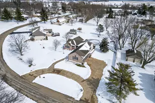 6843 Red Oak Ln, Garden Prairie, IL 61038 - Photo 5