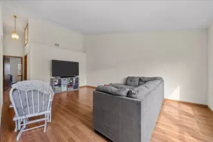 362 Chaparral Ct, Elgin, IL 60120 - Photo 3