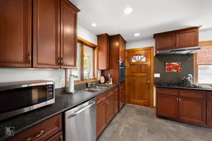 840 N Center St, Naperville, IL 60563 - Photo 5
