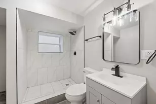 8418 S Essex Ave, Chicago, IL 60617 - Photo 37