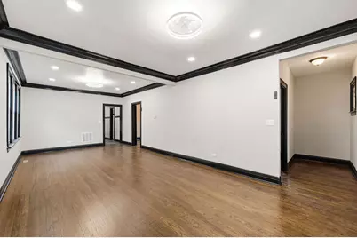 8418 S Essex Avenue, Chicago, IL 60617 - Photo 9