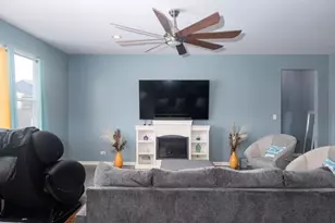 303 Owen Ct, Oswego, IL 60543 - Photo 9