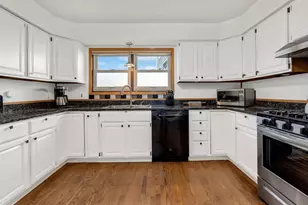 875 S York St, Elmhurst, IL 60126 - Photo 9