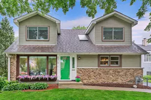 875 S York St, Elmhurst, IL 60126 - Photo 1