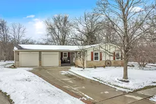 1129 N Cumberland Circle, McHenry, IL 60050 - Photo 3